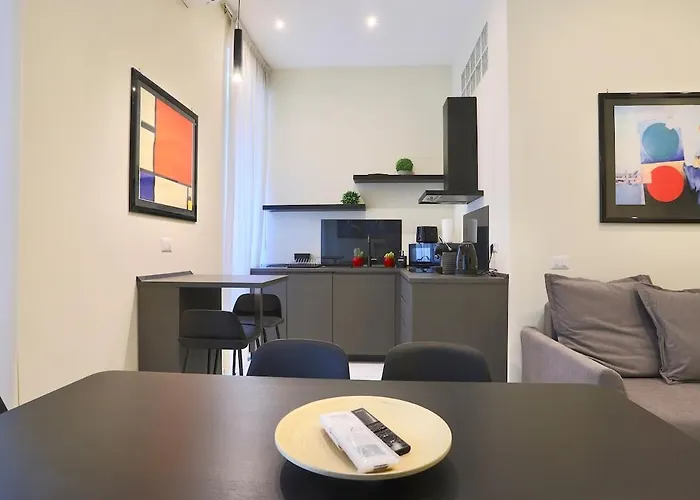 Domus Vespignani In Metro Lodi E San Giovanni - The Bright Spot Apartament